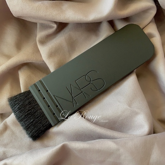 Nars ita contour highlighter makeup brush - Picture 3 of 6